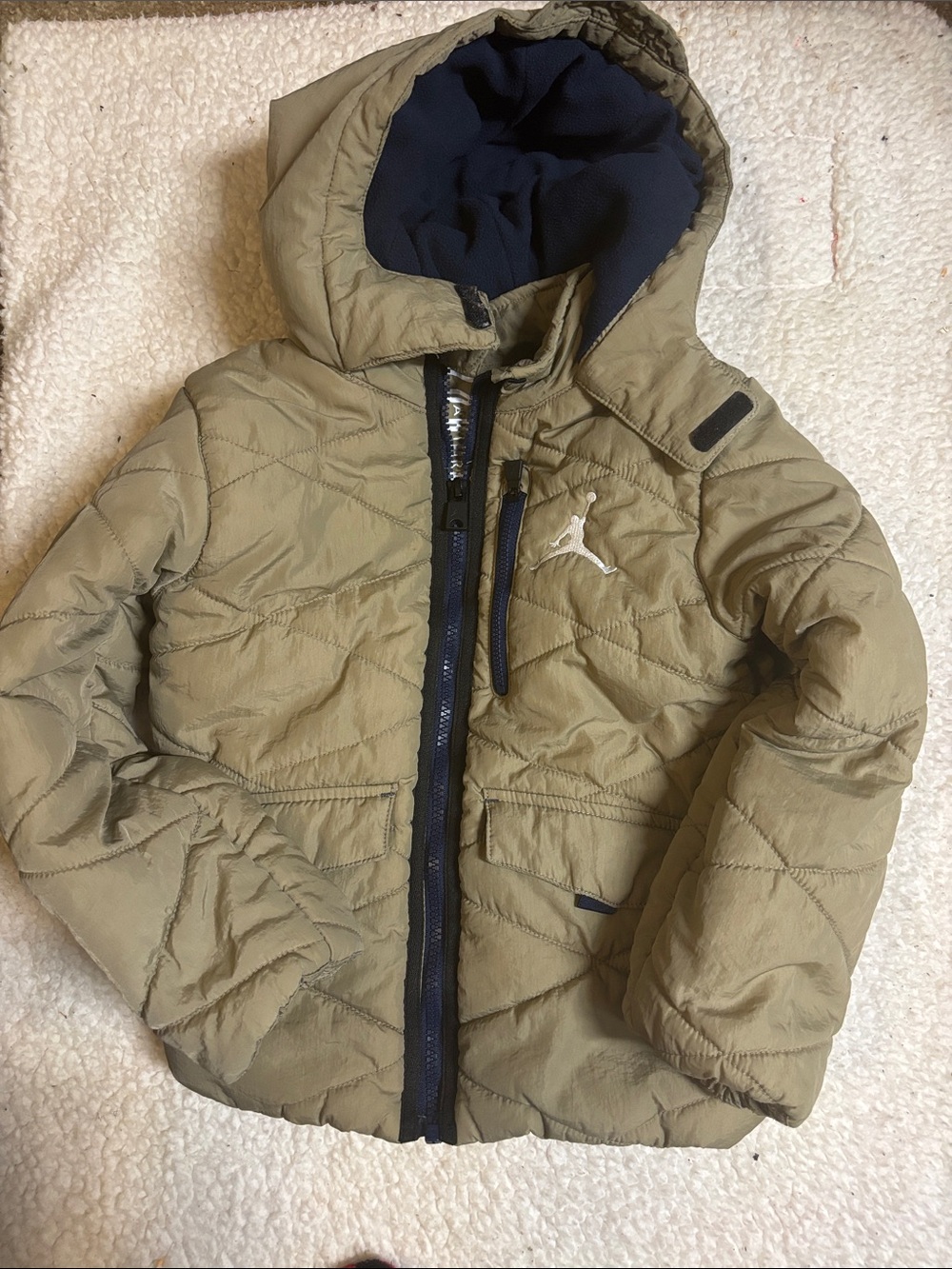 Jordan Kids Olive Green Puffer Jacket with Navy Trim and Hood quilted boys 5-6